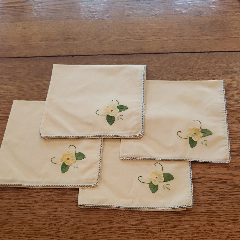 Vtg Elegant Cream Napkins With Yellow Floral Applique & Blue Border -Set Of 4